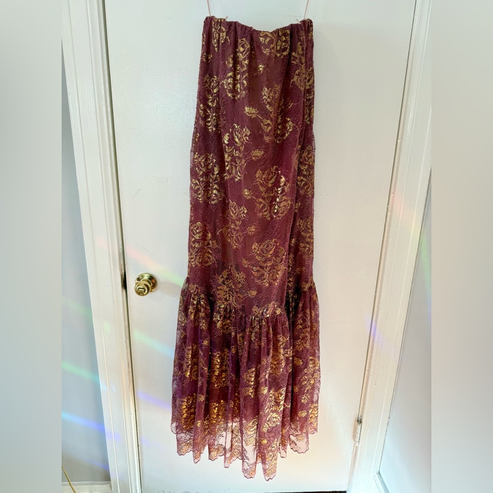 NWT Helsi Cara Strapless Lace Dress in Pink Mauve and Gold. Medium. - Picture 3 of 12
